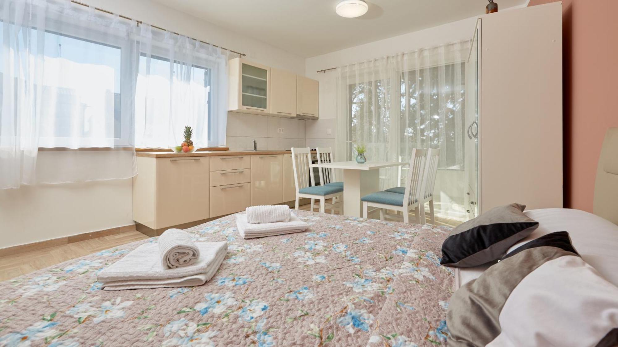 Apartments Nika Turanj Kamer foto